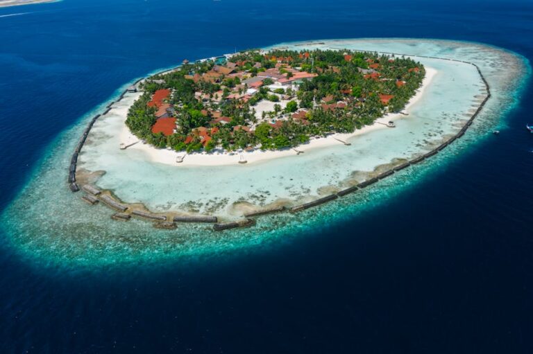 Lizard Island: Where the Research Station and the Luxury Resort Share a Reef